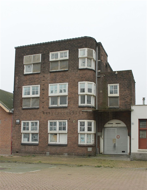 Het bedrijfspand in Amsterdam-Noord.
              <br/>
              Ronald Klip, 2014-11-01